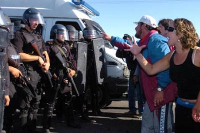 20070406234900-represion-docente-en-neuquen.jpg